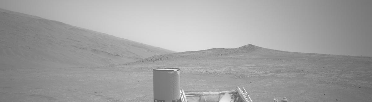 This image was taken by NAVCAM_LEFT onboard NASA's Mars rover Perseverance on Sol 1552