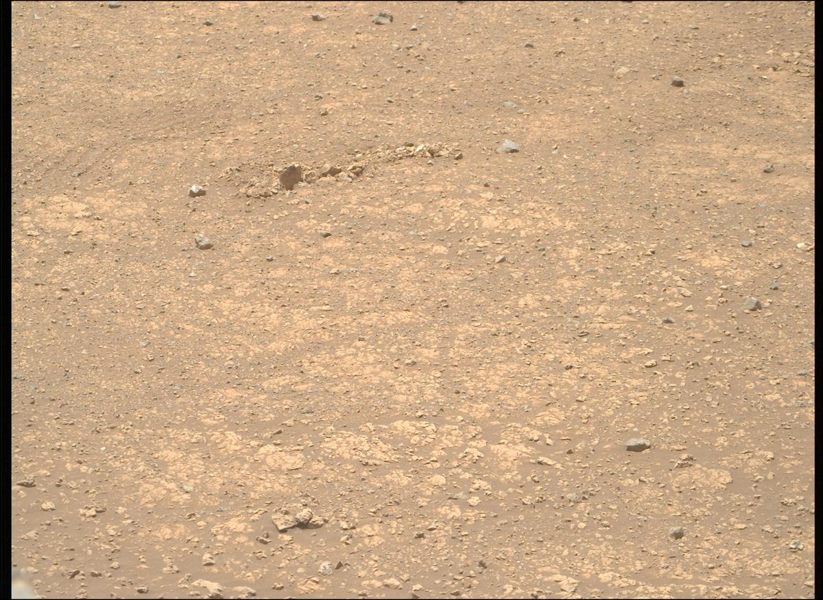 This image was taken by MCZ_RIGHT onboard NASA's Mars rover Perseverance on Sol 1554