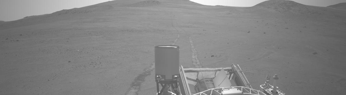 This image was taken by NAVCAM_LEFT onboard NASA's Mars rover Perseverance on Sol 1557