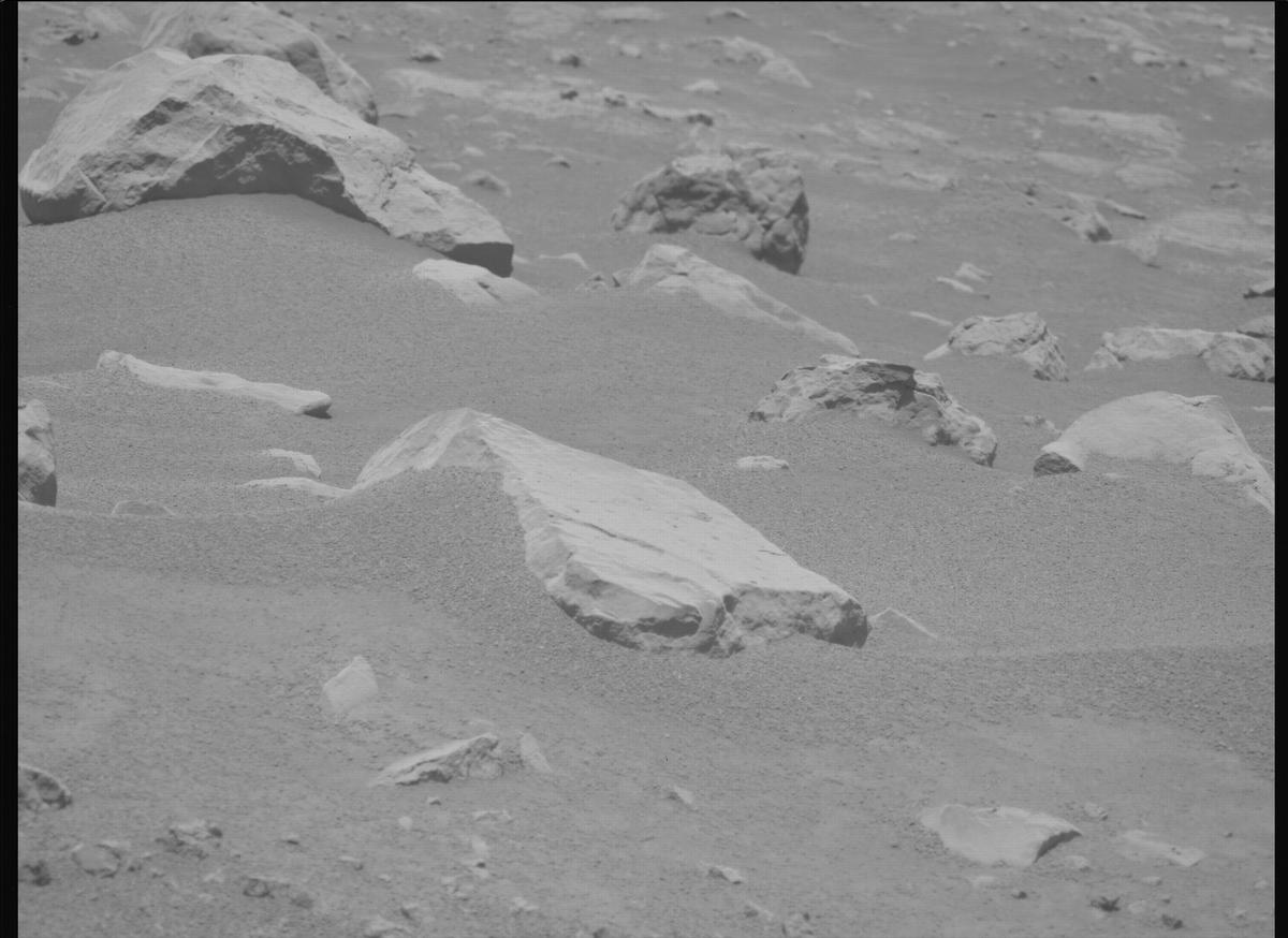 This image was taken by MCZ_LEFT onboard NASA's Mars rover Perseverance on Sol 1560