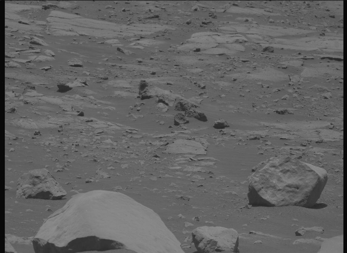 This image was taken by MCZ_LEFT onboard NASA's Mars rover Perseverance on Sol 1560