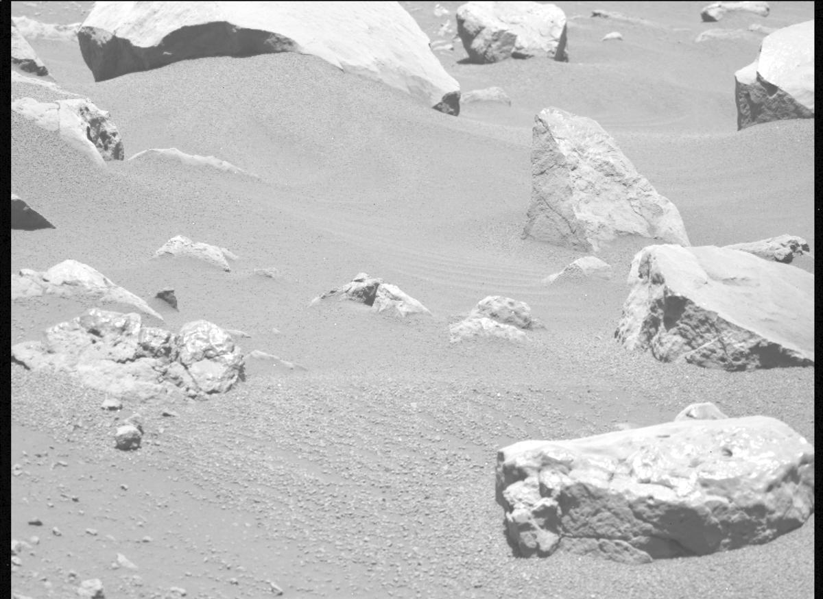 This image was taken by MCZ_LEFT onboard NASA's Mars rover Perseverance on Sol 1560
