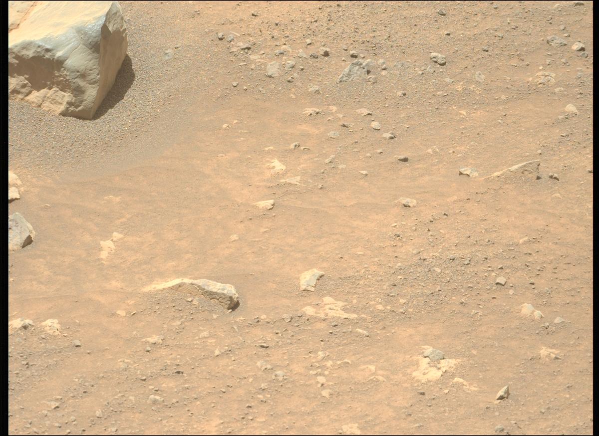 This image was taken by MCZ_LEFT onboard NASA's Mars rover Perseverance on Sol 1562