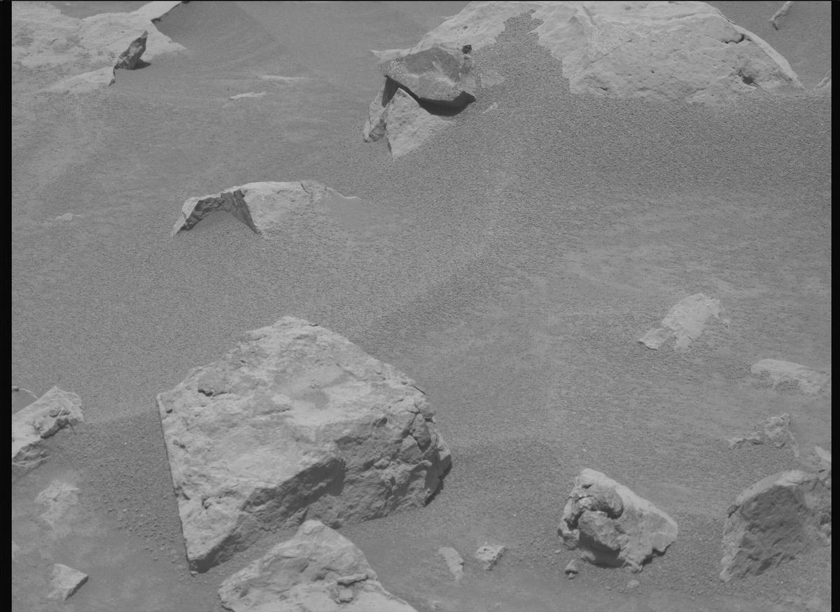 This image was taken by MCZ_LEFT onboard NASA's Mars rover Perseverance on Sol 1562