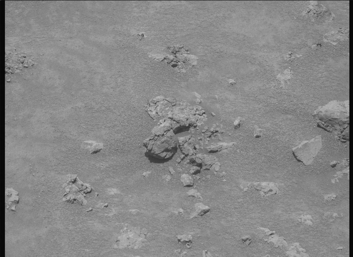 This image was taken by MCZ_LEFT onboard NASA's Mars rover Perseverance on Sol 1562