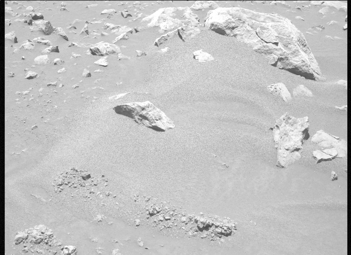 This image was taken by MCZ_LEFT onboard NASA's Mars rover Perseverance on Sol 1562