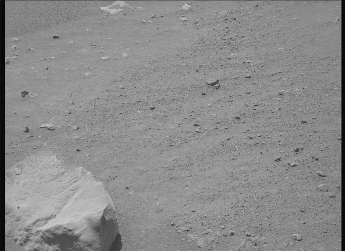 This image was taken by MCZ_RIGHT onboard NASA's Mars rover Perseverance on Sol 1562
