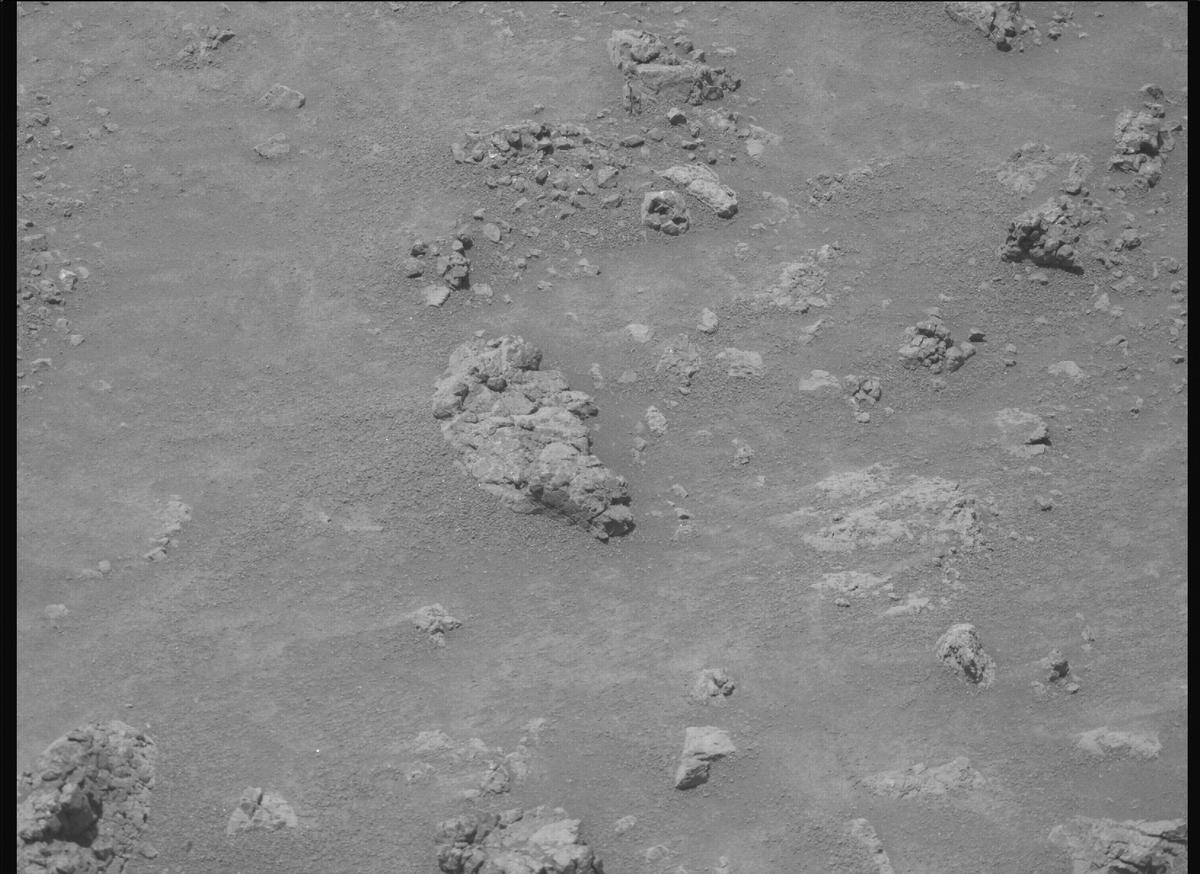 This image was taken by MCZ_RIGHT onboard NASA's Mars rover Perseverance on Sol 1562