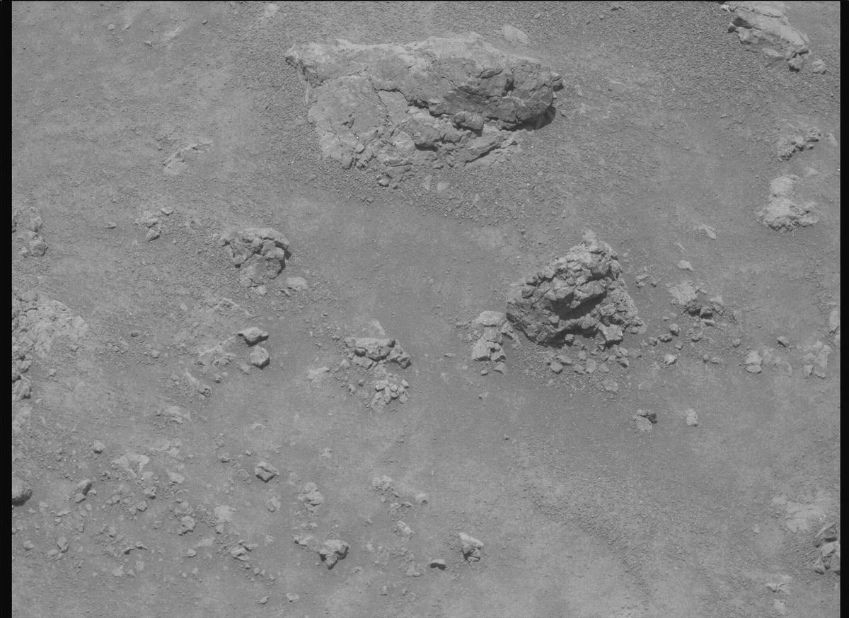 This image was taken by MCZ_RIGHT onboard NASA's Mars rover Perseverance on Sol 1562