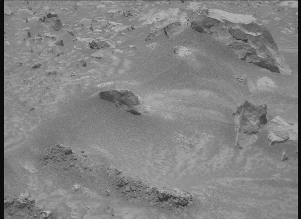 This image was taken by MCZ_RIGHT onboard NASA's Mars rover Perseverance on Sol 1562