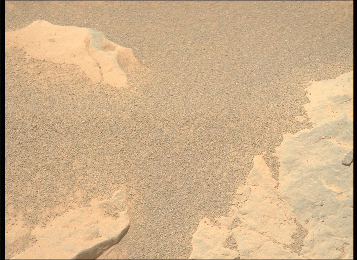 This image was taken by MCZ_LEFT onboard NASA's Mars rover Perseverance on Sol 1565