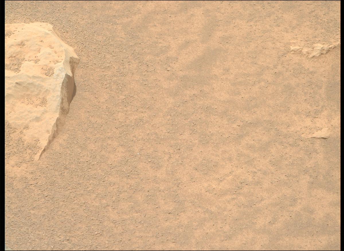 This image was taken by MCZ_RIGHT onboard NASA's Mars rover Perseverance on Sol 1565