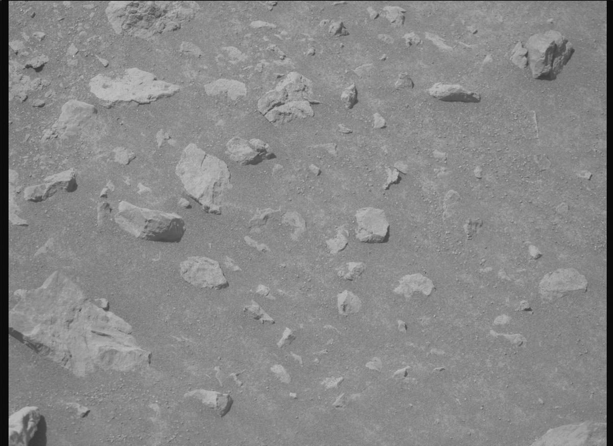 This image was taken by MCZ_RIGHT onboard NASA's Mars rover Perseverance on Sol 1565