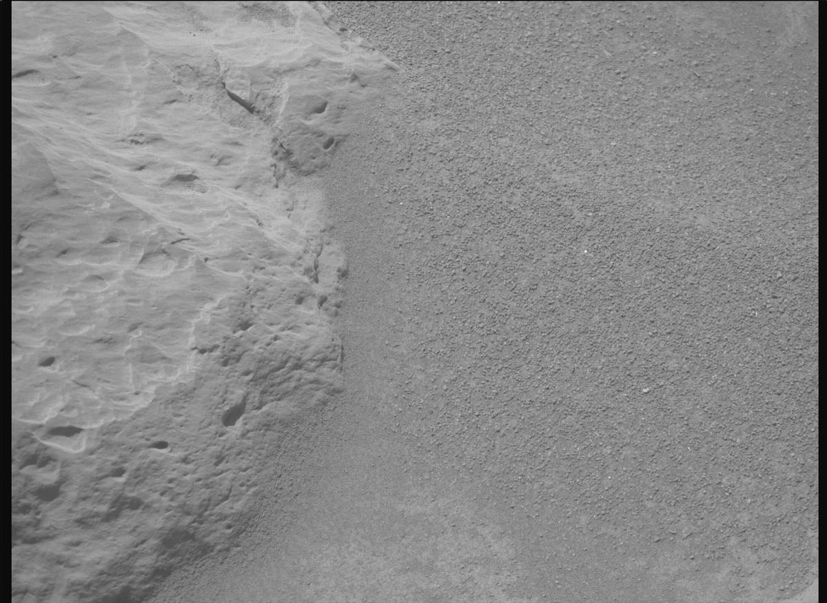 This image was taken by MCZ_RIGHT onboard NASA's Mars rover Perseverance on Sol 1565