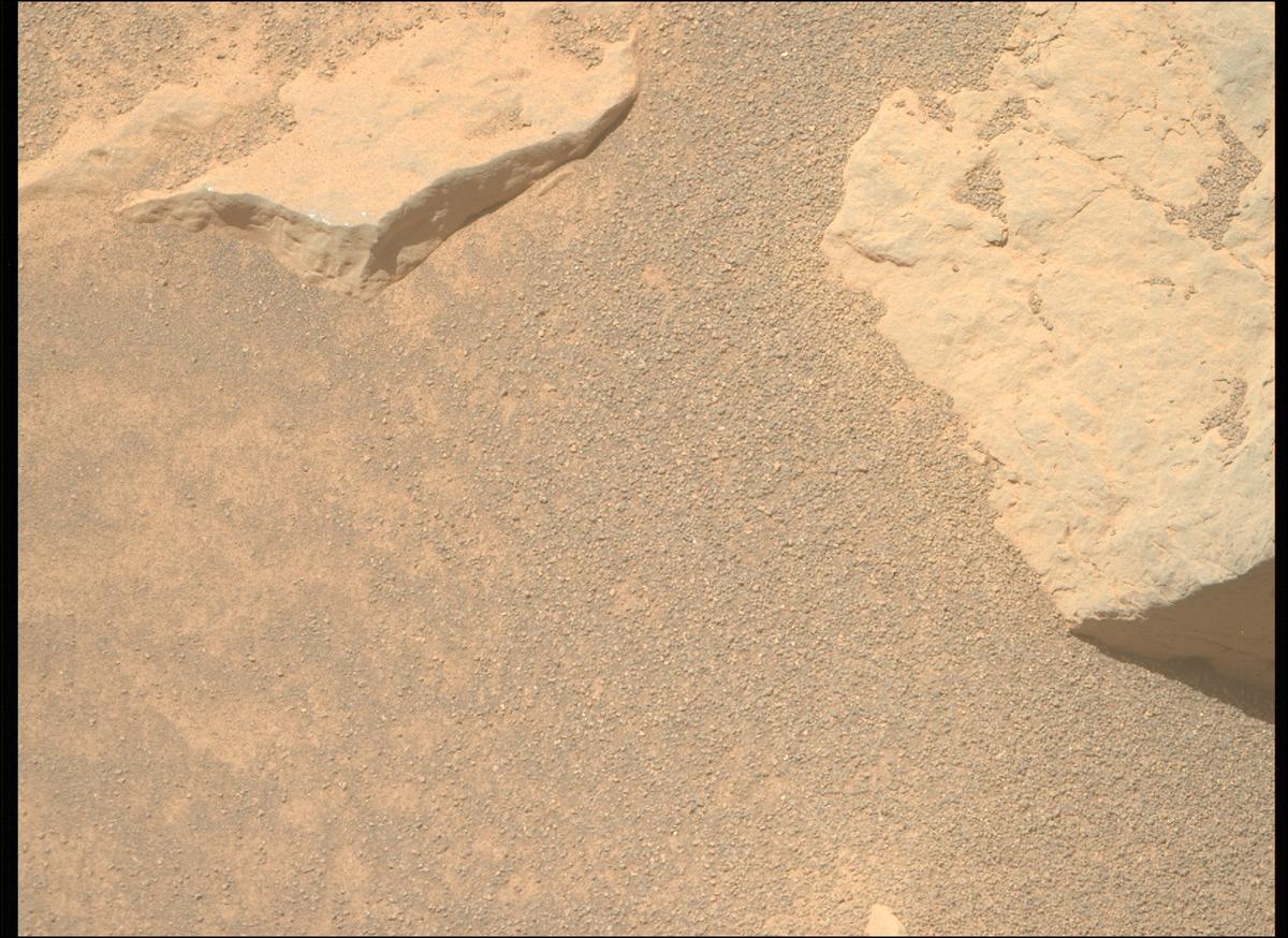 This image was taken by MCZ_RIGHT onboard NASA's Mars rover Perseverance on Sol 1565