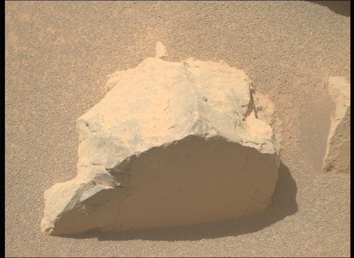 This image was taken by MCZ_RIGHT onboard NASA's Mars rover Perseverance on Sol 1565