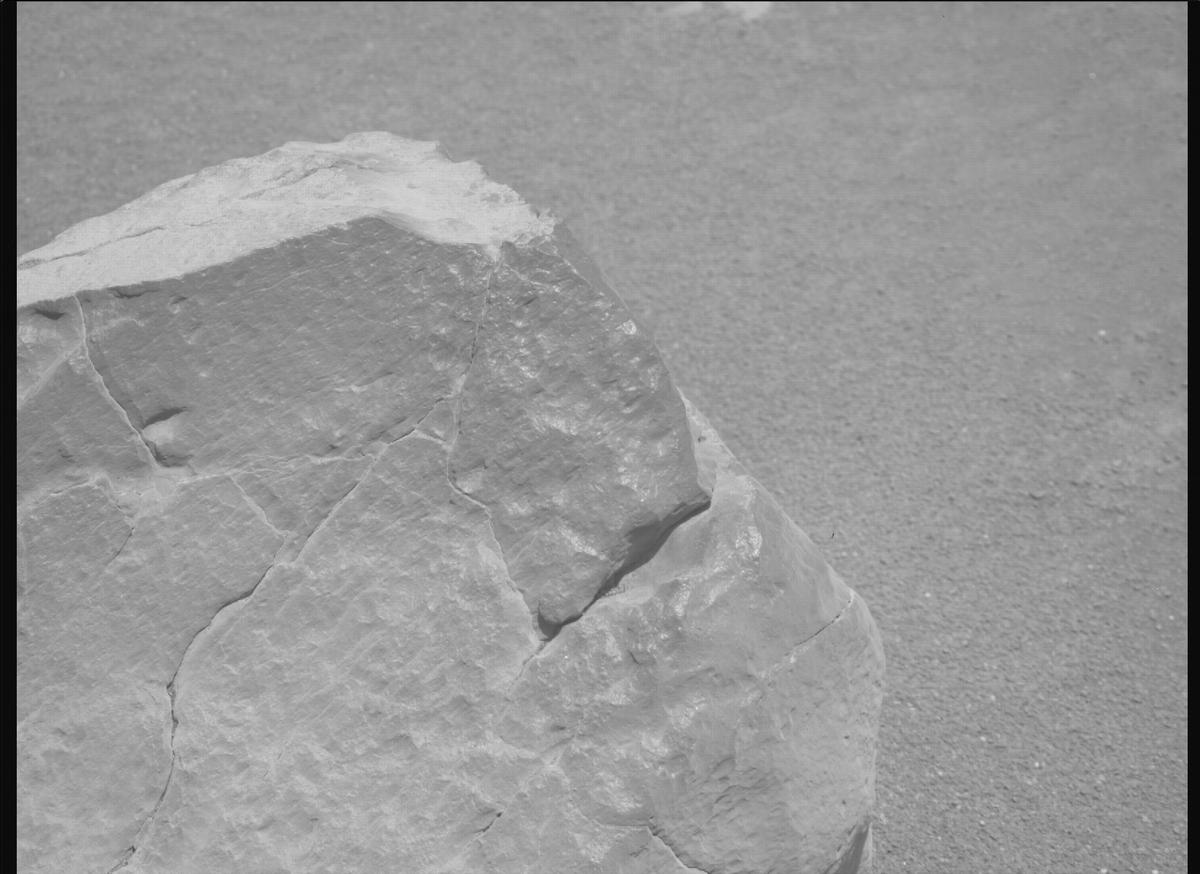 This image was taken by MCZ_RIGHT onboard NASA's Mars rover Perseverance on Sol 1566