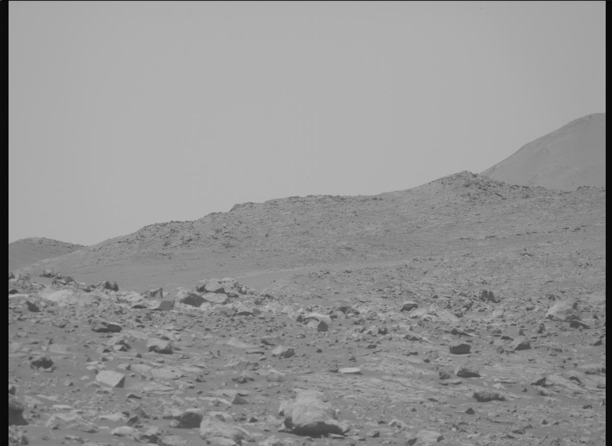 This image was taken by MCZ_RIGHT onboard NASA's Mars rover Perseverance on Sol 1566