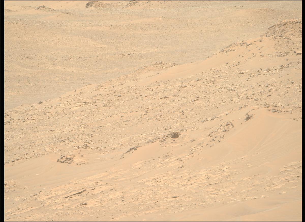 This image was taken by MCZ_RIGHT onboard NASA's Mars rover Perseverance on Sol 1566