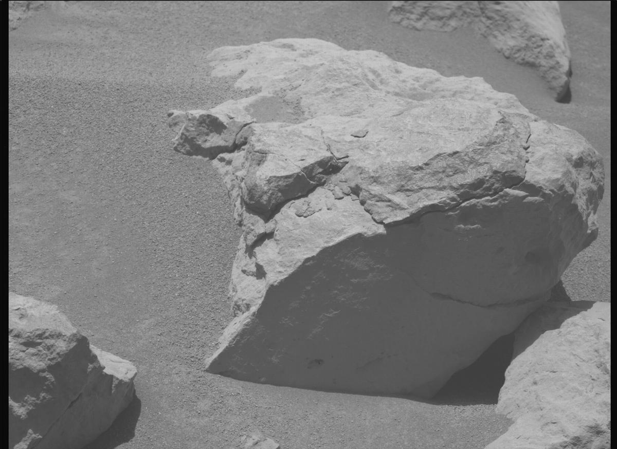 This image was taken by MCZ_LEFT onboard NASA's Mars rover Perseverance on Sol 1568