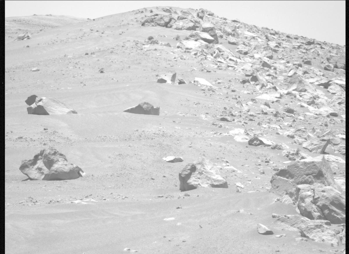 This image was taken by MCZ_LEFT onboard NASA's Mars rover Perseverance on Sol 1568