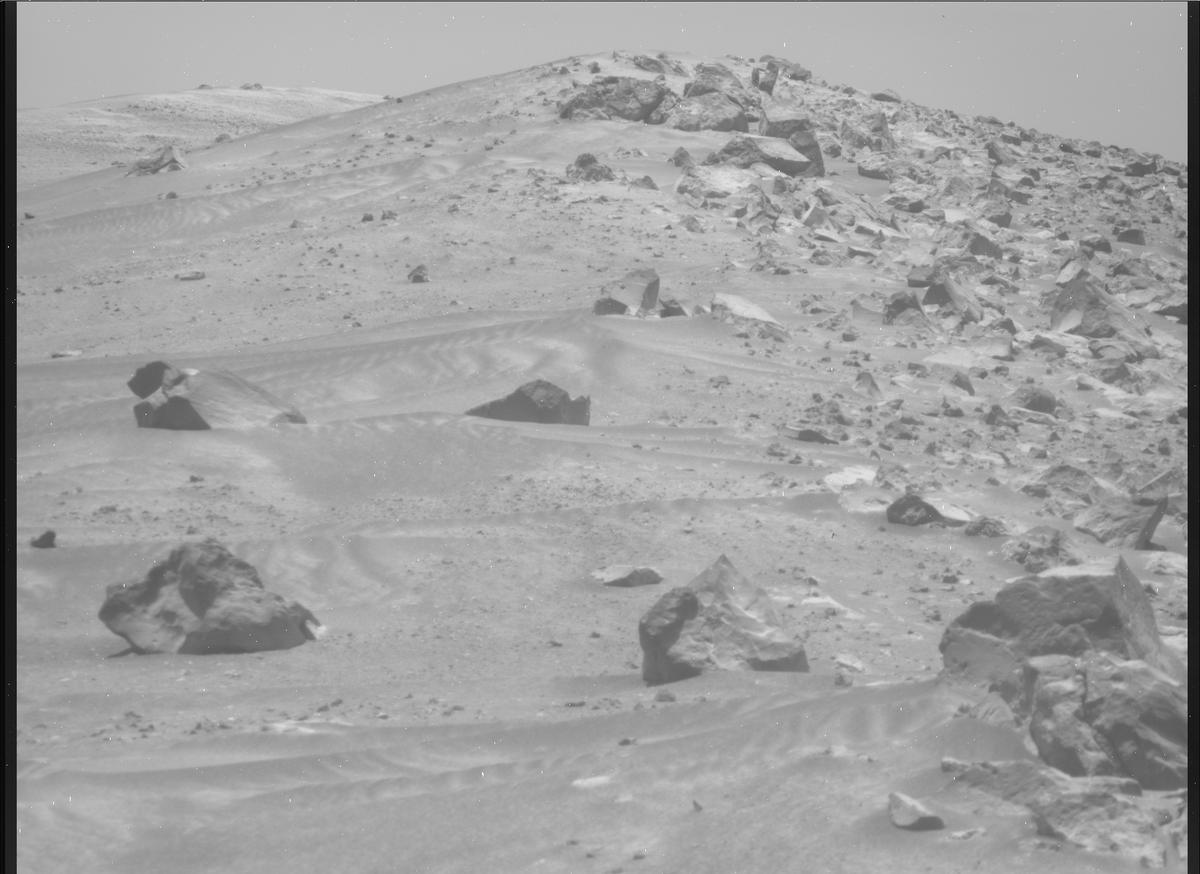 This image was taken by MCZ_RIGHT onboard NASA's Mars rover Perseverance on Sol 1568
