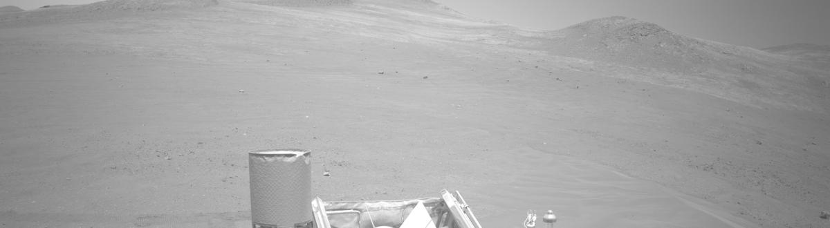This image was taken by NAVCAM_LEFT onboard NASA's Mars rover Perseverance on Sol 1571