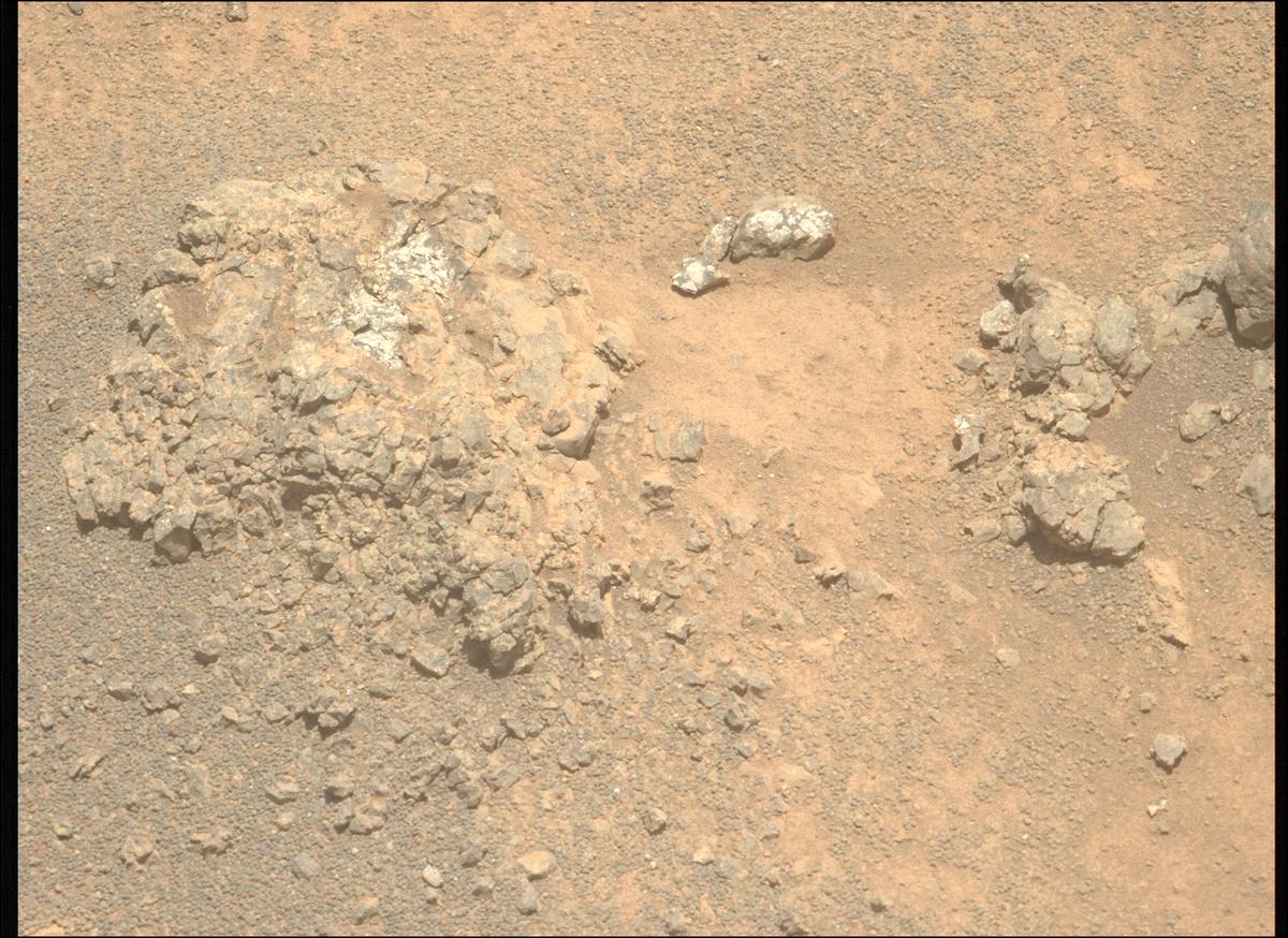 This image was taken by MCZ_LEFT onboard NASA's Mars rover Perseverance on Sol 1572