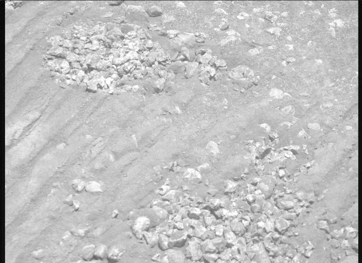 This image was taken by MCZ_RIGHT onboard NASA's Mars rover Perseverance on Sol 1575