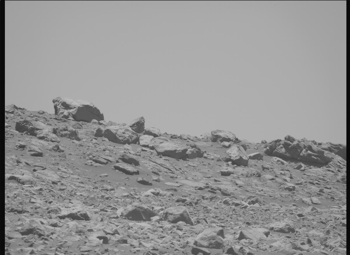 This image was taken by MCZ_RIGHT onboard NASA's Mars rover Perseverance on Sol 1576
