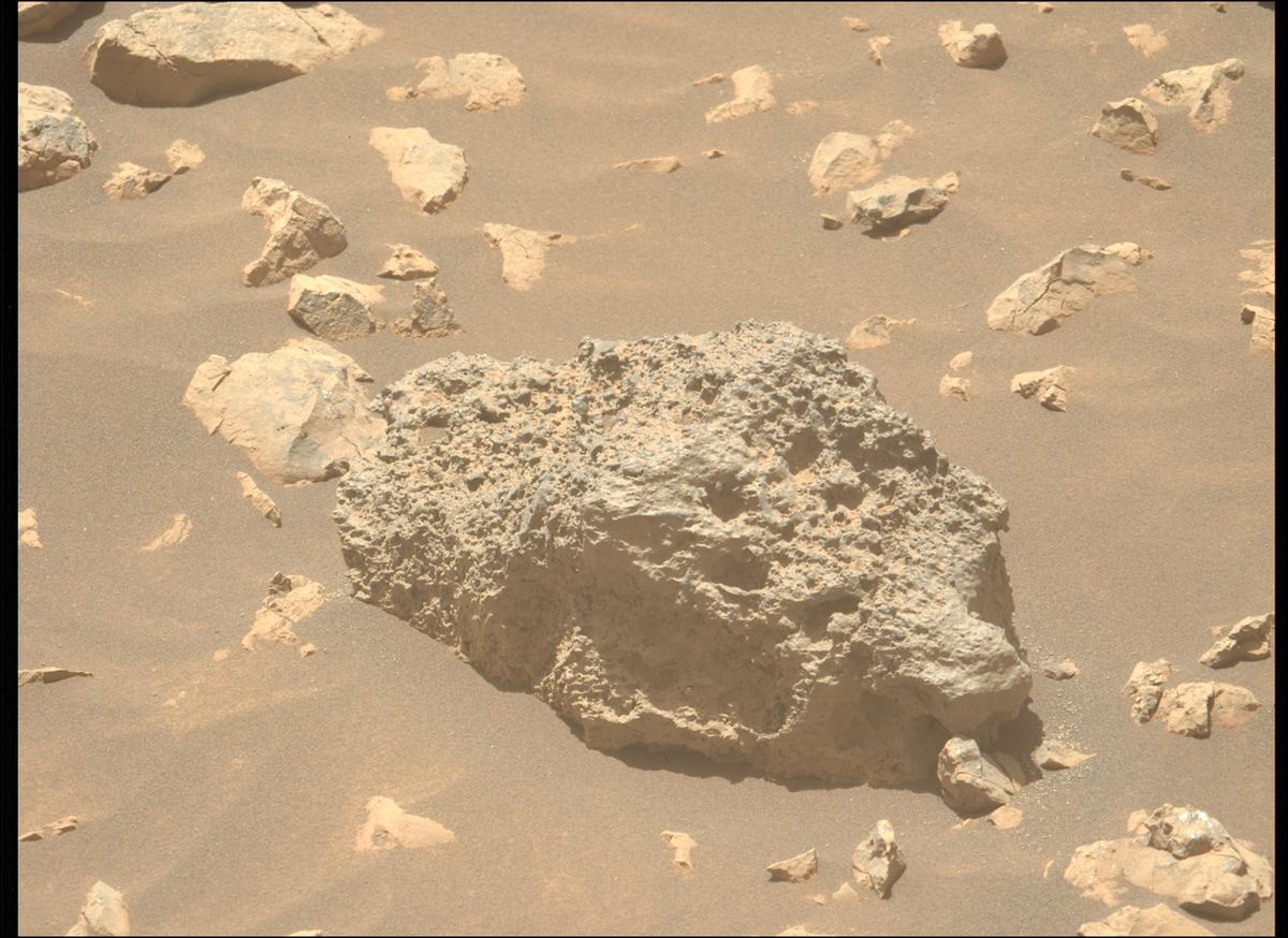 This image was taken by MCZ_LEFT onboard NASA's Mars rover Perseverance on Sol 1580