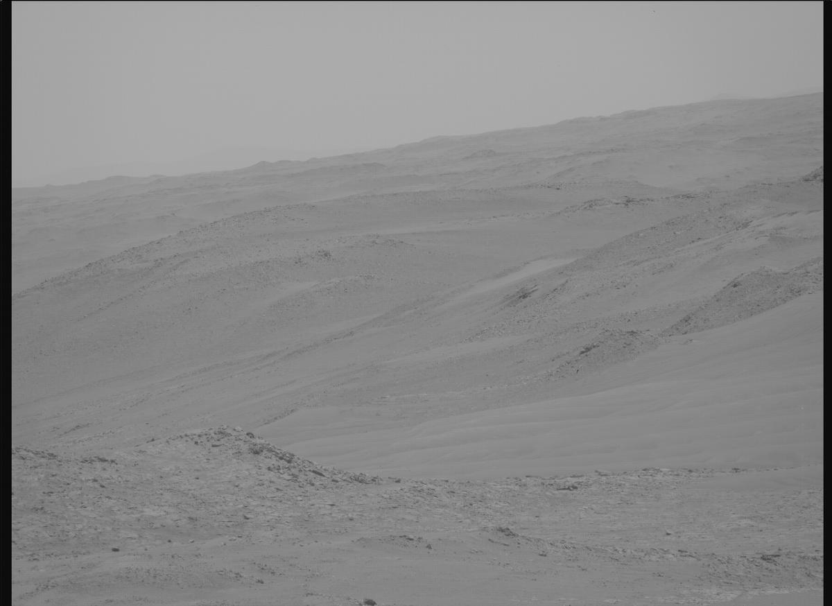 This image was taken by MCZ_RIGHT onboard NASA's Mars rover Perseverance on Sol 1580