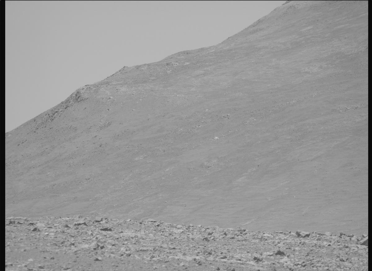 This image was taken by MCZ_RIGHT onboard NASA's Mars rover Perseverance on Sol 1580