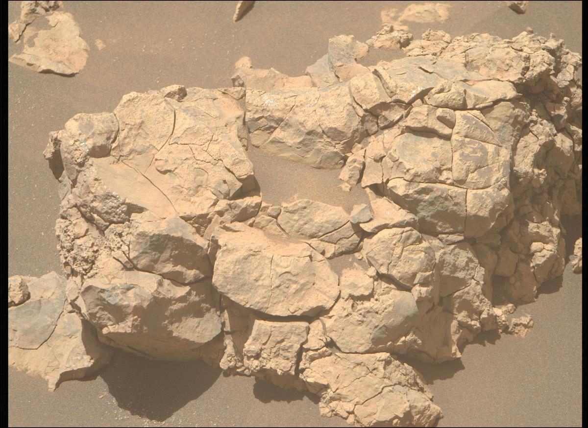 This image was taken by MCZ_RIGHT onboard NASA's Mars rover Perseverance on Sol 1580