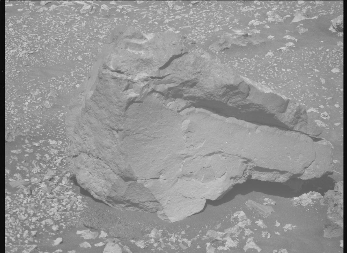 This image was taken by MCZ_RIGHT onboard NASA's Mars rover Perseverance on Sol 1583