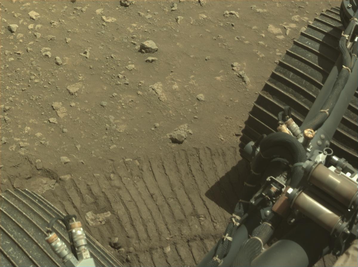 This image was taken by NAVCAM_RIGHT onboard NASA's Mars rover Perseverance on Sol 1592