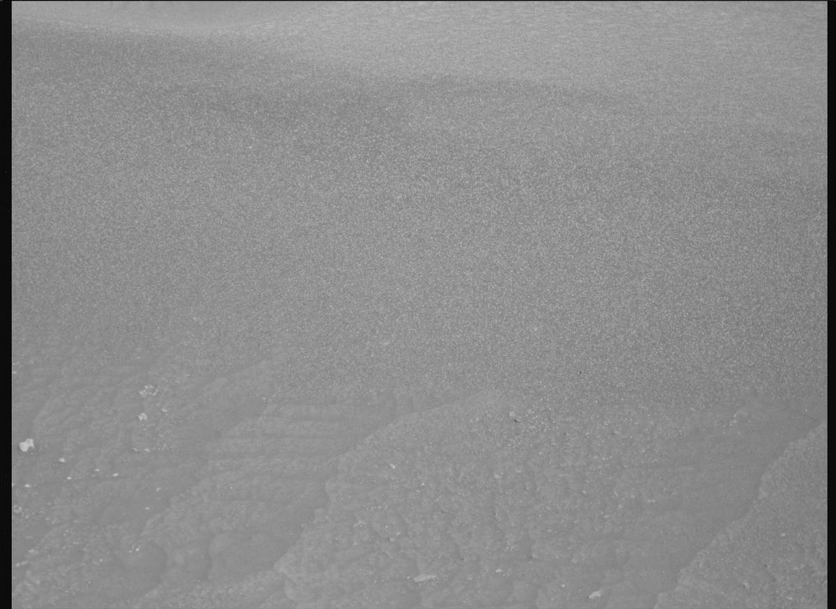 This image was taken by MCZ_RIGHT onboard NASA's Mars rover Perseverance on Sol 1595