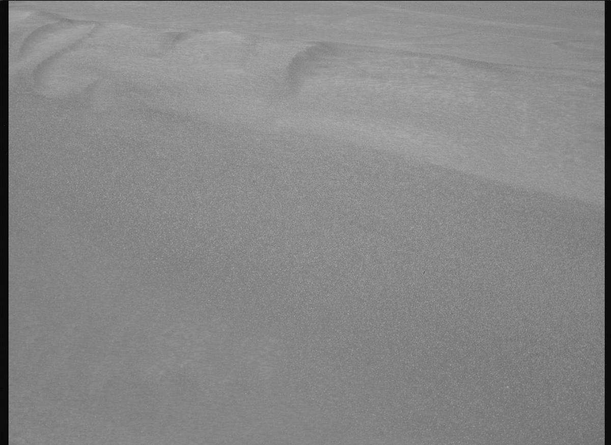 This image was taken by MCZ_RIGHT onboard NASA's Mars rover Perseverance on Sol 1595