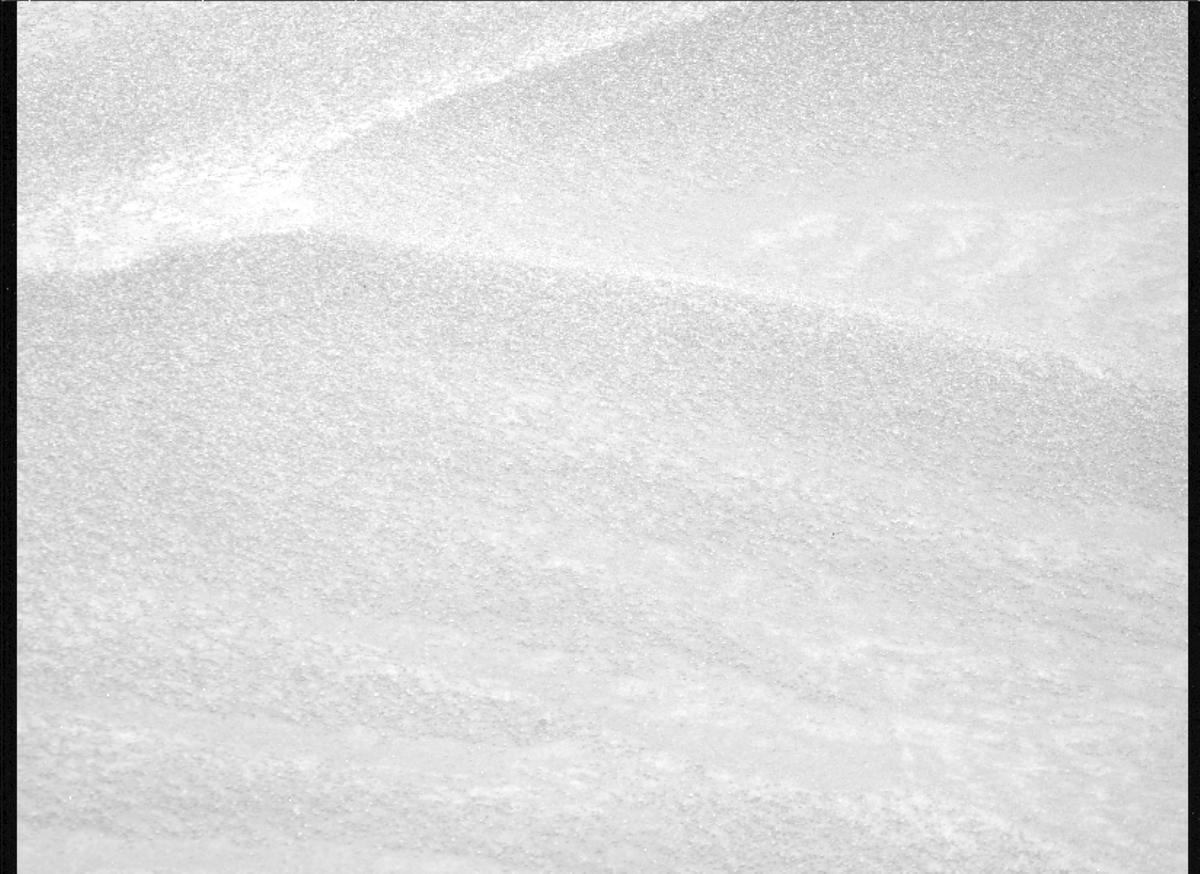 This image was taken by MCZ_RIGHT onboard NASA's Mars rover Perseverance on Sol 1595