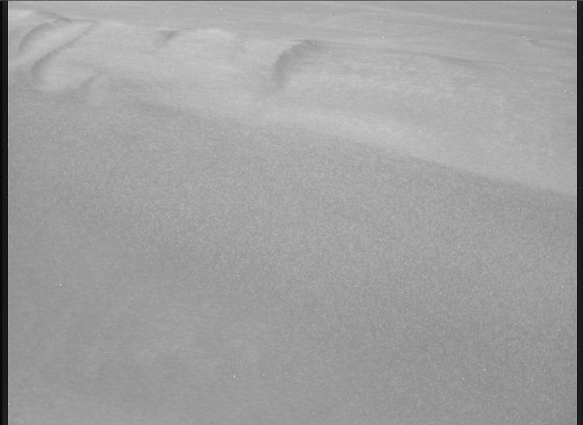 This image was taken by MCZ_RIGHT onboard NASA's Mars rover Perseverance on Sol 1595