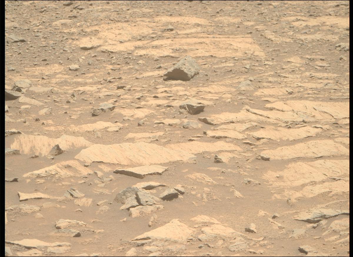 This image was taken by MCZ_RIGHT onboard NASA's Mars rover Perseverance on Sol 1617