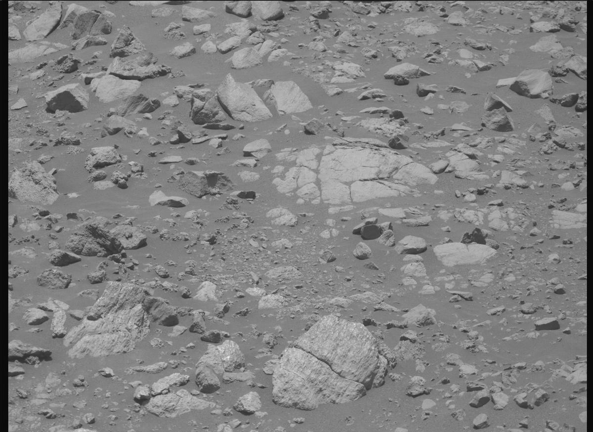 This image was taken by MCZ_RIGHT onboard NASA's Mars rover Perseverance on Sol 1633