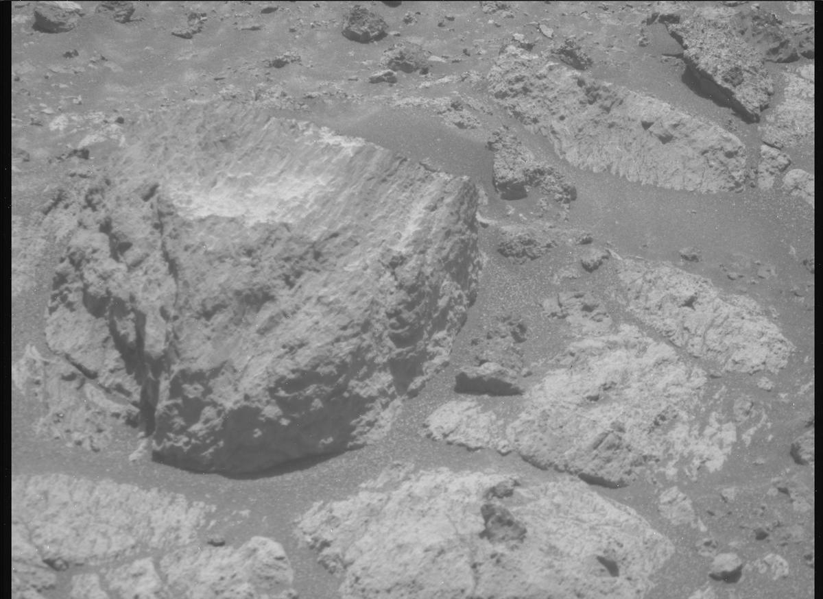 This image was taken by MCZ_RIGHT onboard NASA's Mars rover Perseverance on Sol 1642