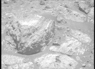 View image taken on Mars, Mars Perseverance Sol 1642: Right Mastcam-Z Camera