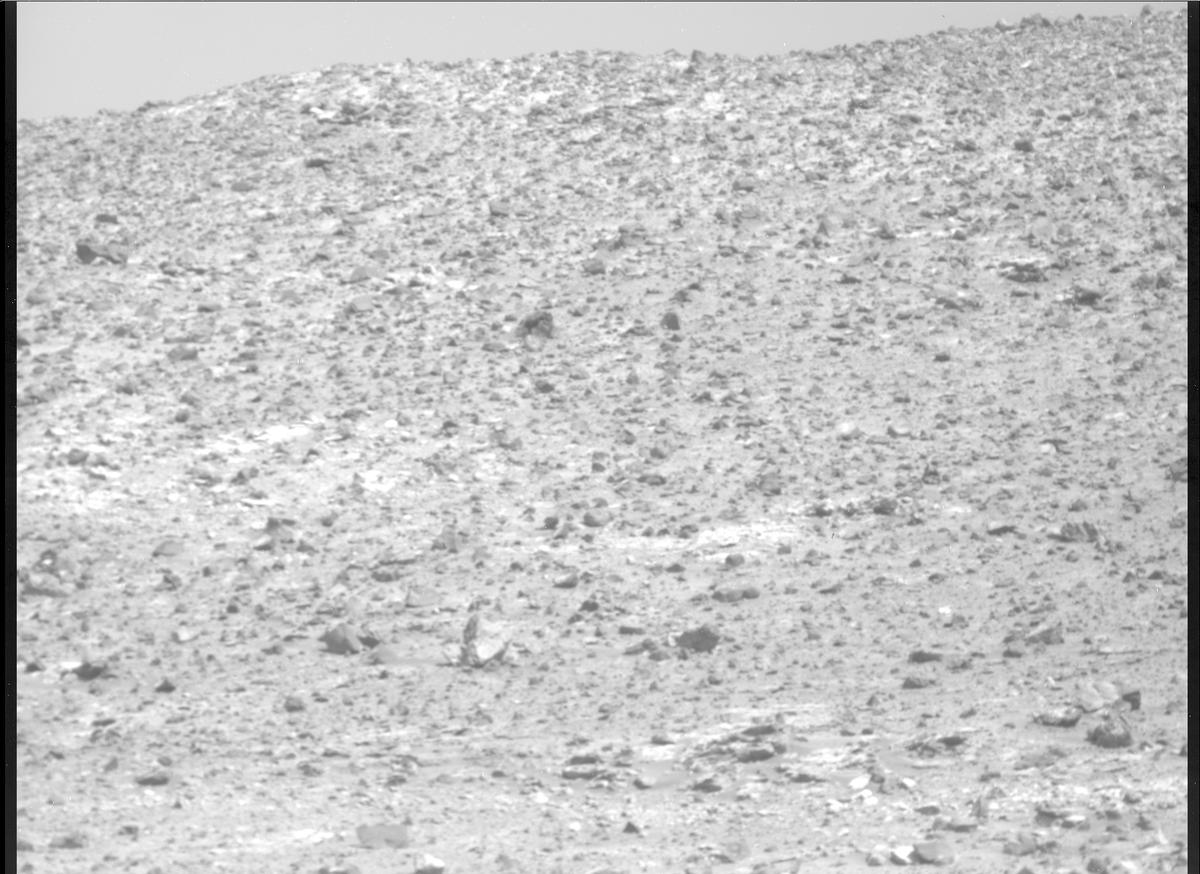 This image was taken by MCZ_RIGHT onboard NASA's Mars rover Perseverance on Sol 1665