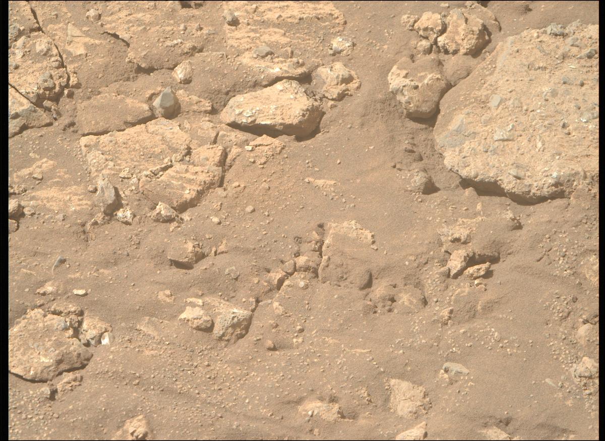 This image was taken by MCZ_RIGHT onboard NASA's Mars rover Perseverance on Sol 1674