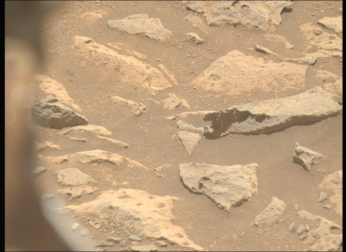 This image was taken by MCZ_LEFT onboard NASA's Mars rover Perseverance on Sol 1678