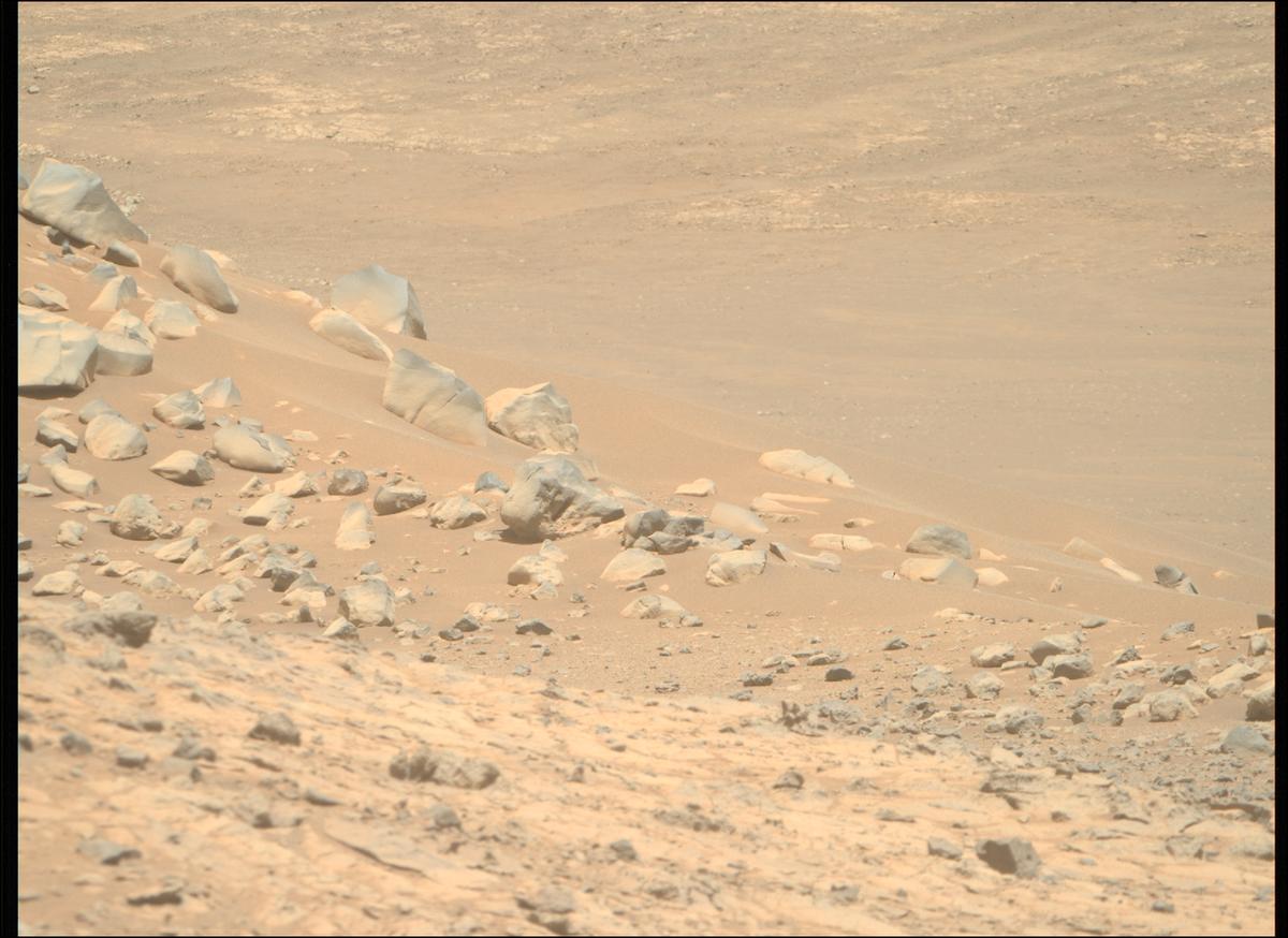 This image was taken by MCZ_RIGHT onboard NASA's Mars rover Perseverance on Sol 1678