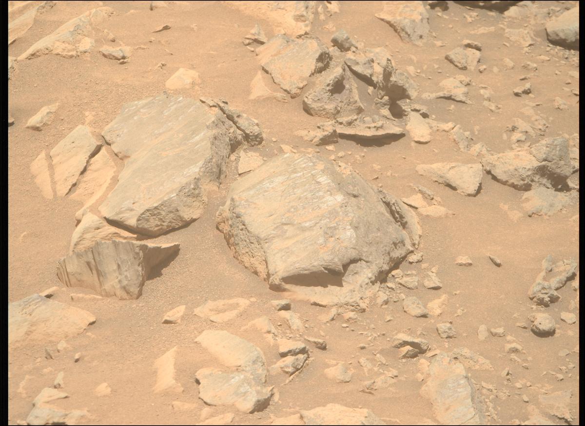 This image was taken by MCZ_RIGHT onboard NASA's Mars rover Perseverance on Sol 1678
