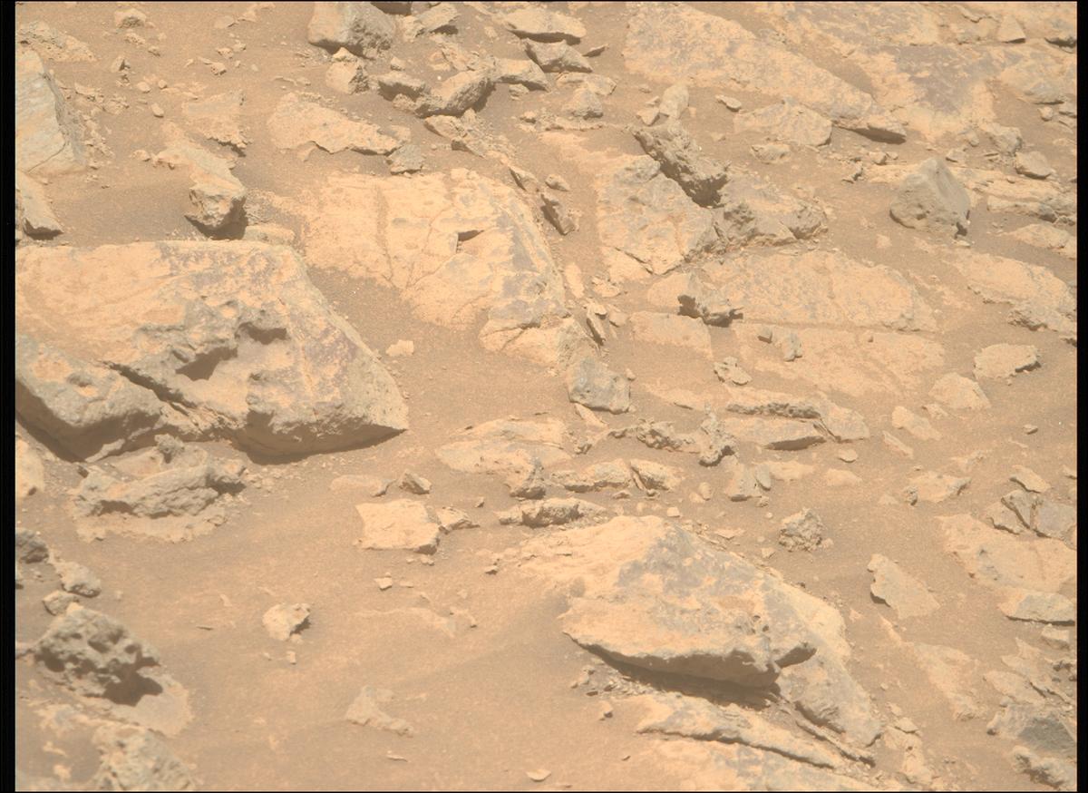This image was taken by MCZ_RIGHT onboard NASA's Mars rover Perseverance on Sol 1678